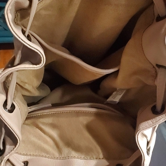 Elizabeth & James Tan Beige Slouchy Bucket Vegan Leather Drawstring Backpack EUC main image 11